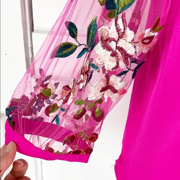 Umgee Best Shot Embroidered Mesh Top - Picture 4 of 8